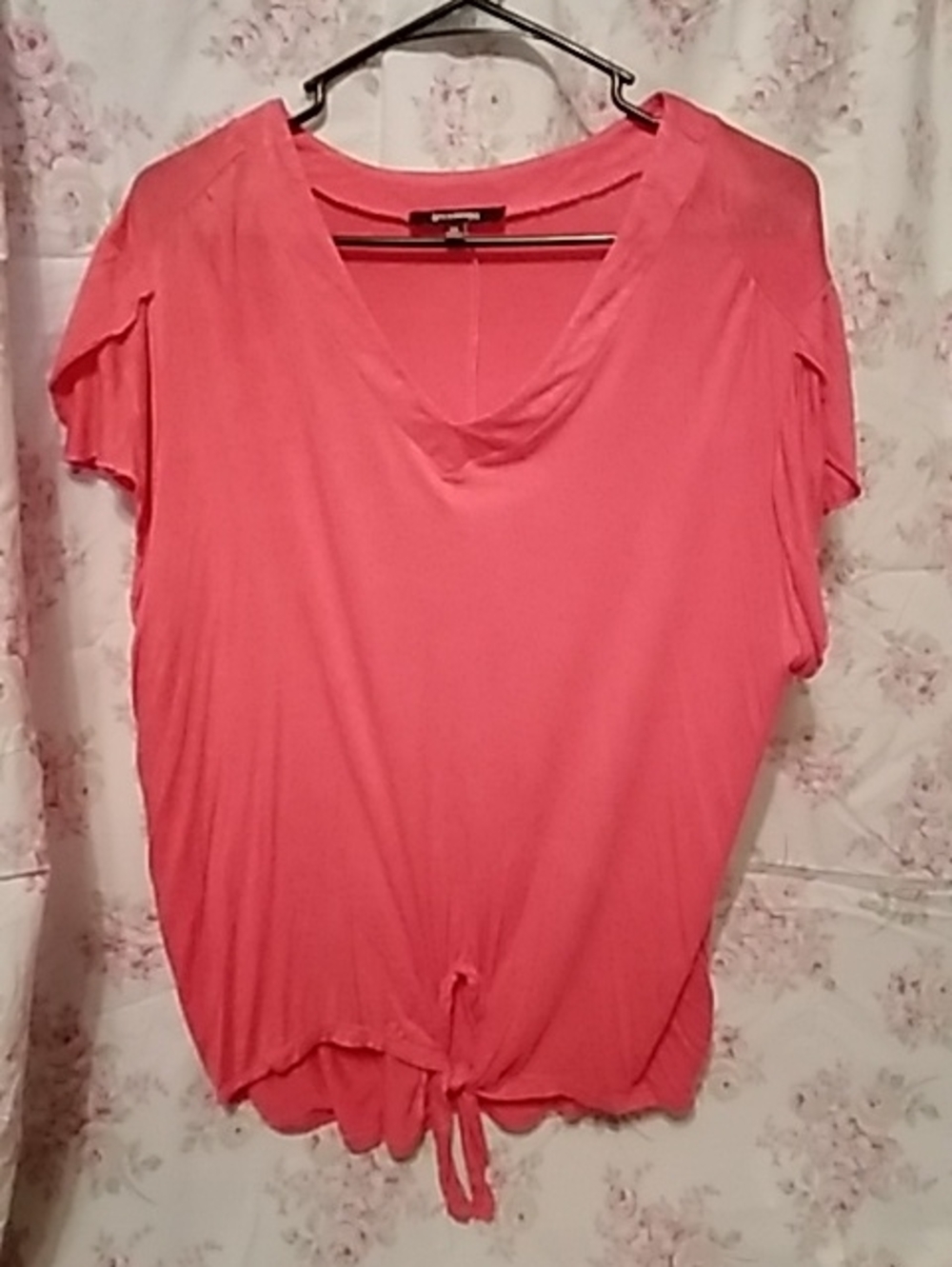 Women’s Deep Pink/Coral Tie-Front V-Neck Crop Top